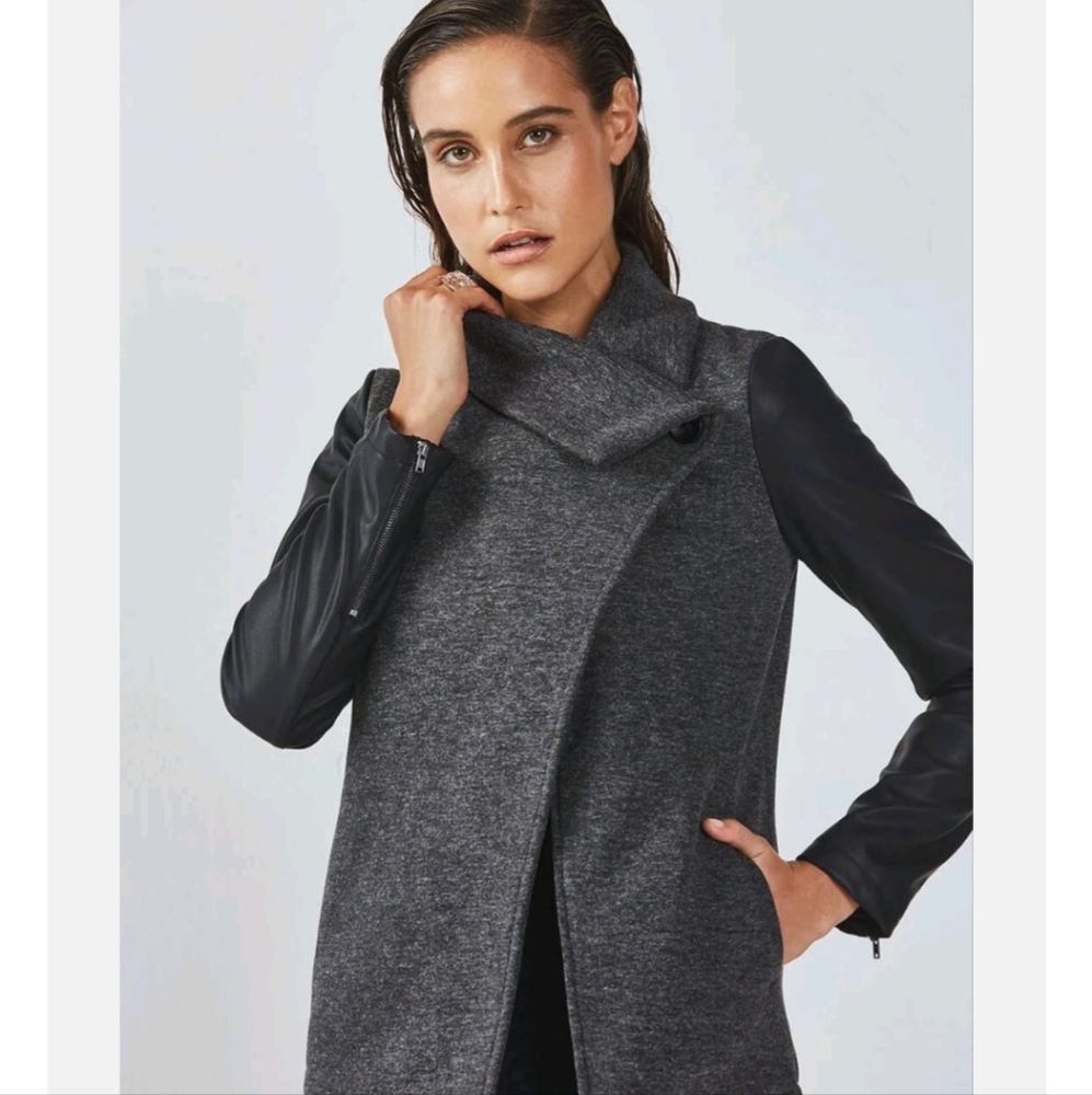 Fabletics Milano Coat Wrap Tunnel Vision - Medium